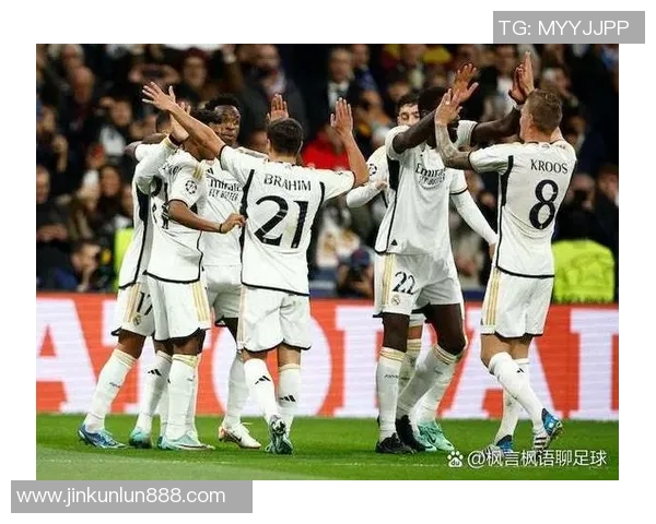 英超激战：拜仁狂胜皇马6比2全场沸腾的瞬间解析