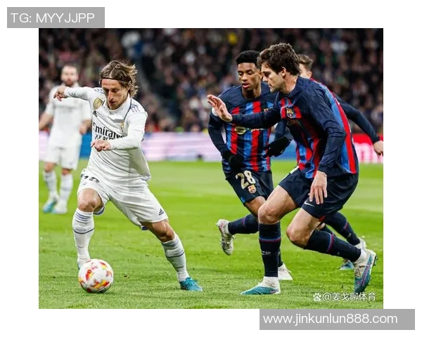 西甲精彩对决AC米兰与曼联战成平局乌龙球成比赛转折点分析
